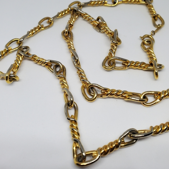 SOLD Vintage Christian Dior Twist Barbed Link Necklace - Picture 8 of 9